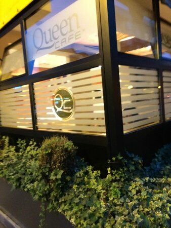 Queen Cafe'