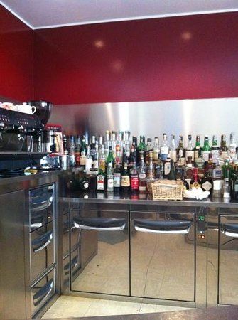 Charlie Bar