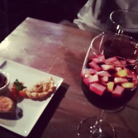 Tapas y Vino