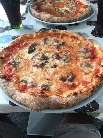 Holidays Bar Pizzeria