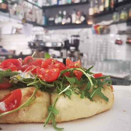 AMeMi Bar & Kitchenette