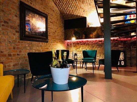 Vinthiages Cafe