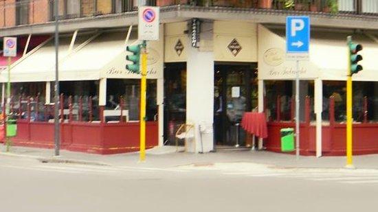 Red Black Bar