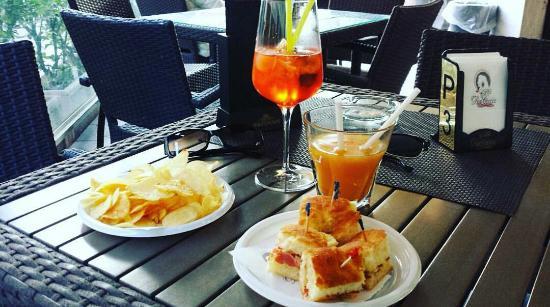 Zara Cafe