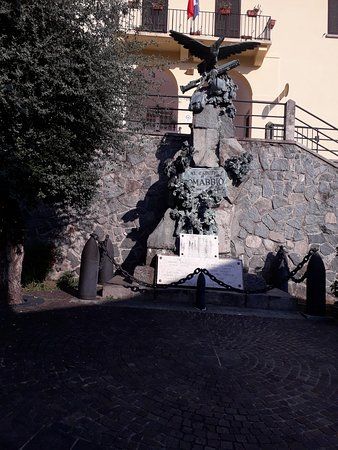 Monumento ai Caduti di Comabbio